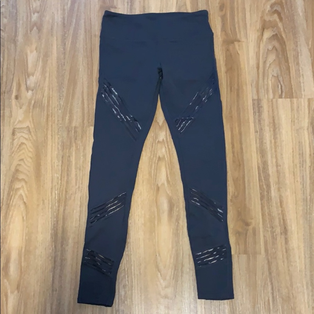 Alo striped mesh legging some pilling